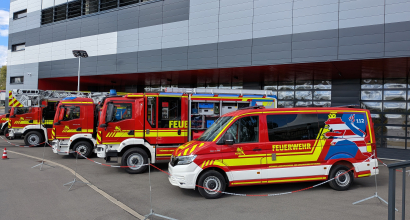 Fahrzeuge aus dem Fuhrpark der TLFKS am Tag der offenen Tür im August 2026